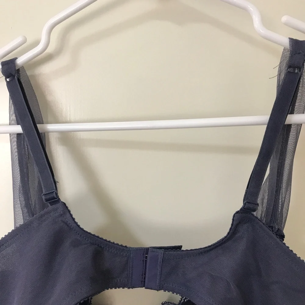 *Vintage* Victoria’s Secret Gold Label navy blue/ charcoal blue lace bra 36D